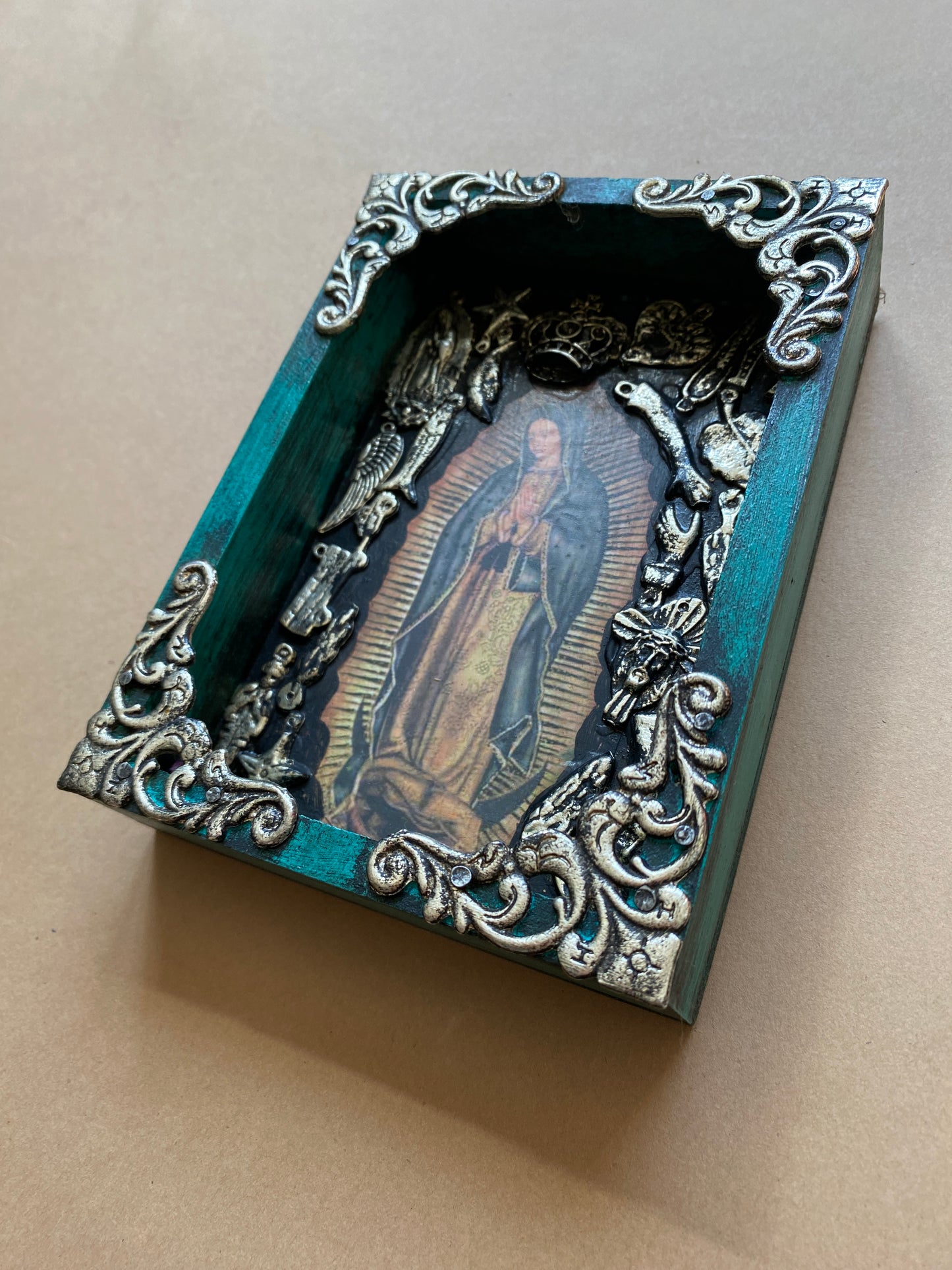 Caja Virgen María