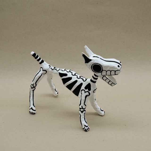 Perrito Esqueleto Maché