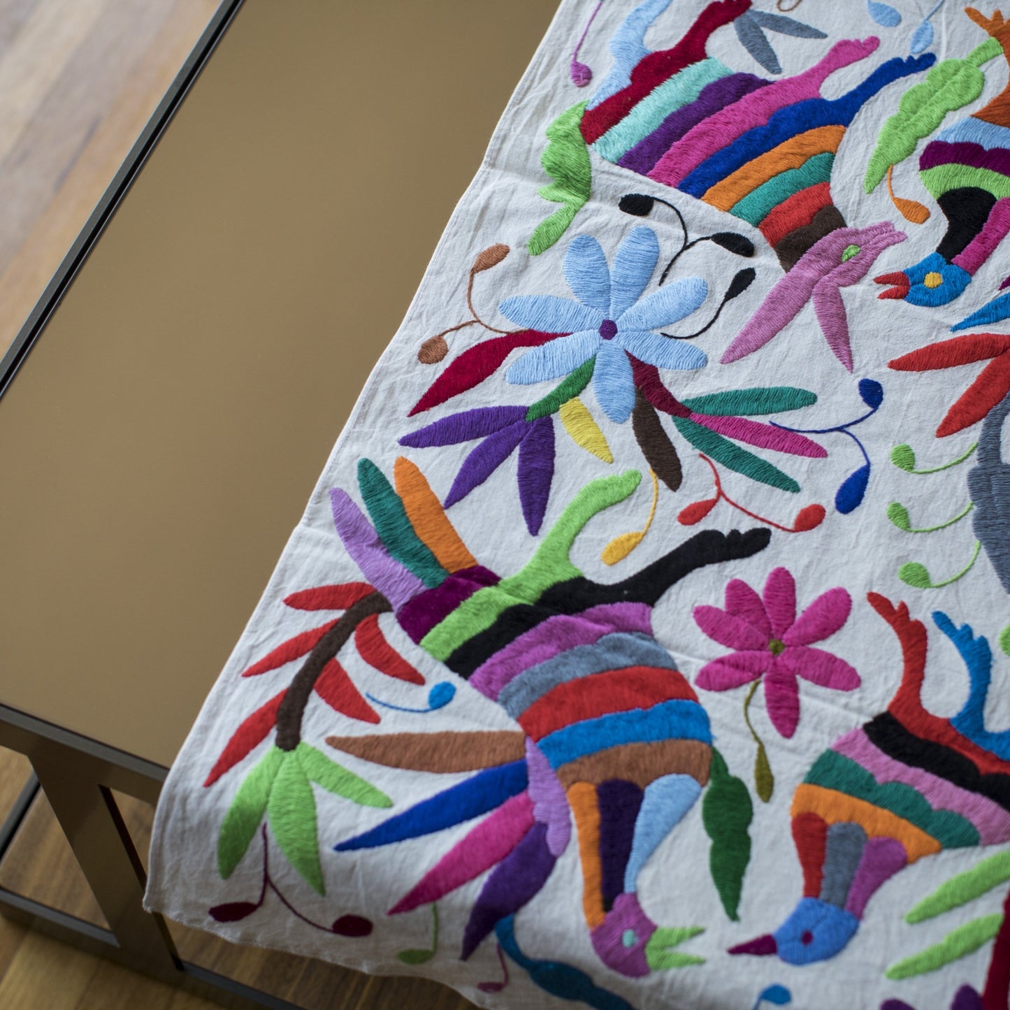 Multicolor: Camino de mesa/ Pie de cama bordado Tenango